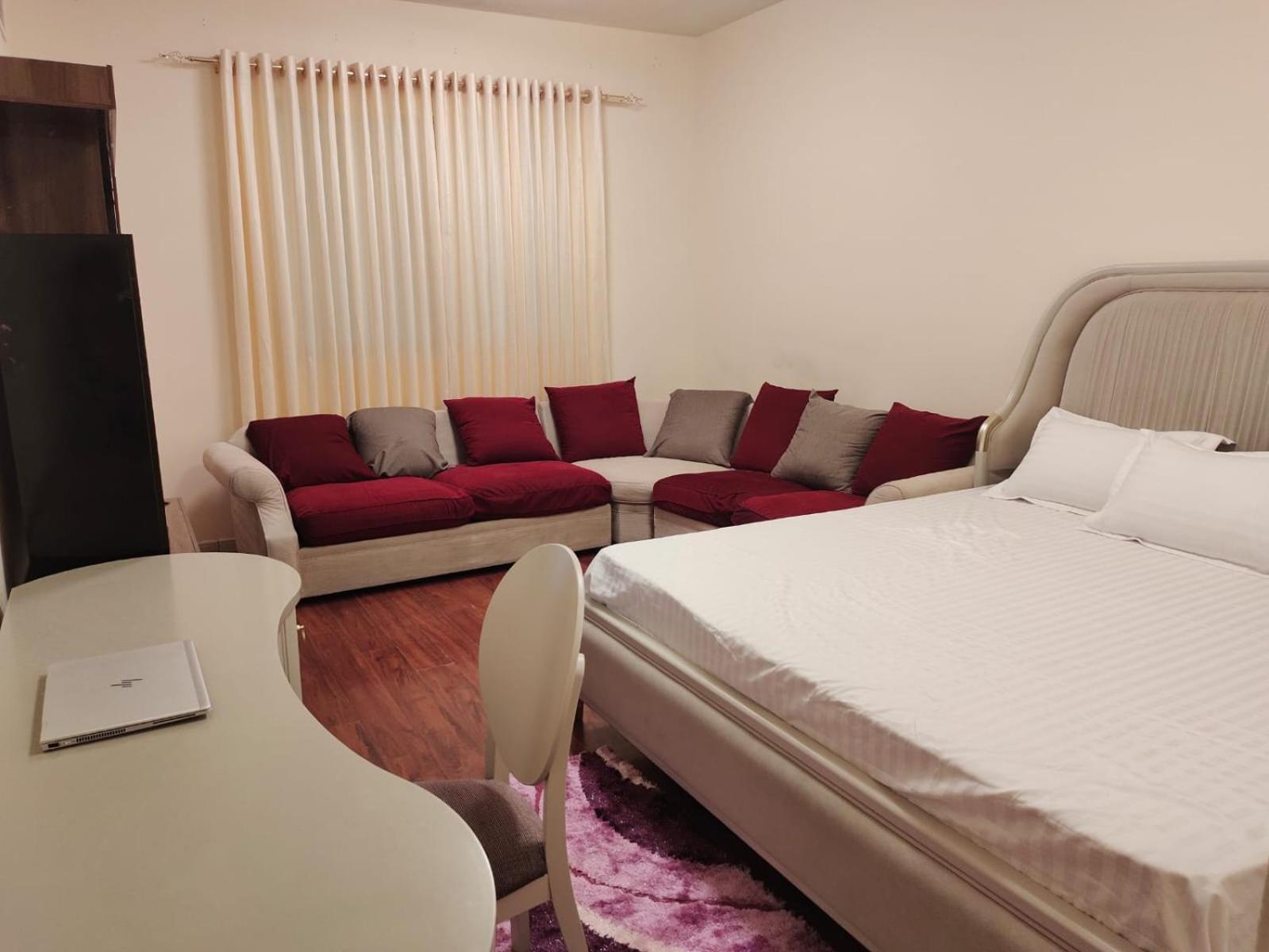 Arnim Suite - 3 Bedrooms Apartment Sharjah Ngoại thất bức ảnh
