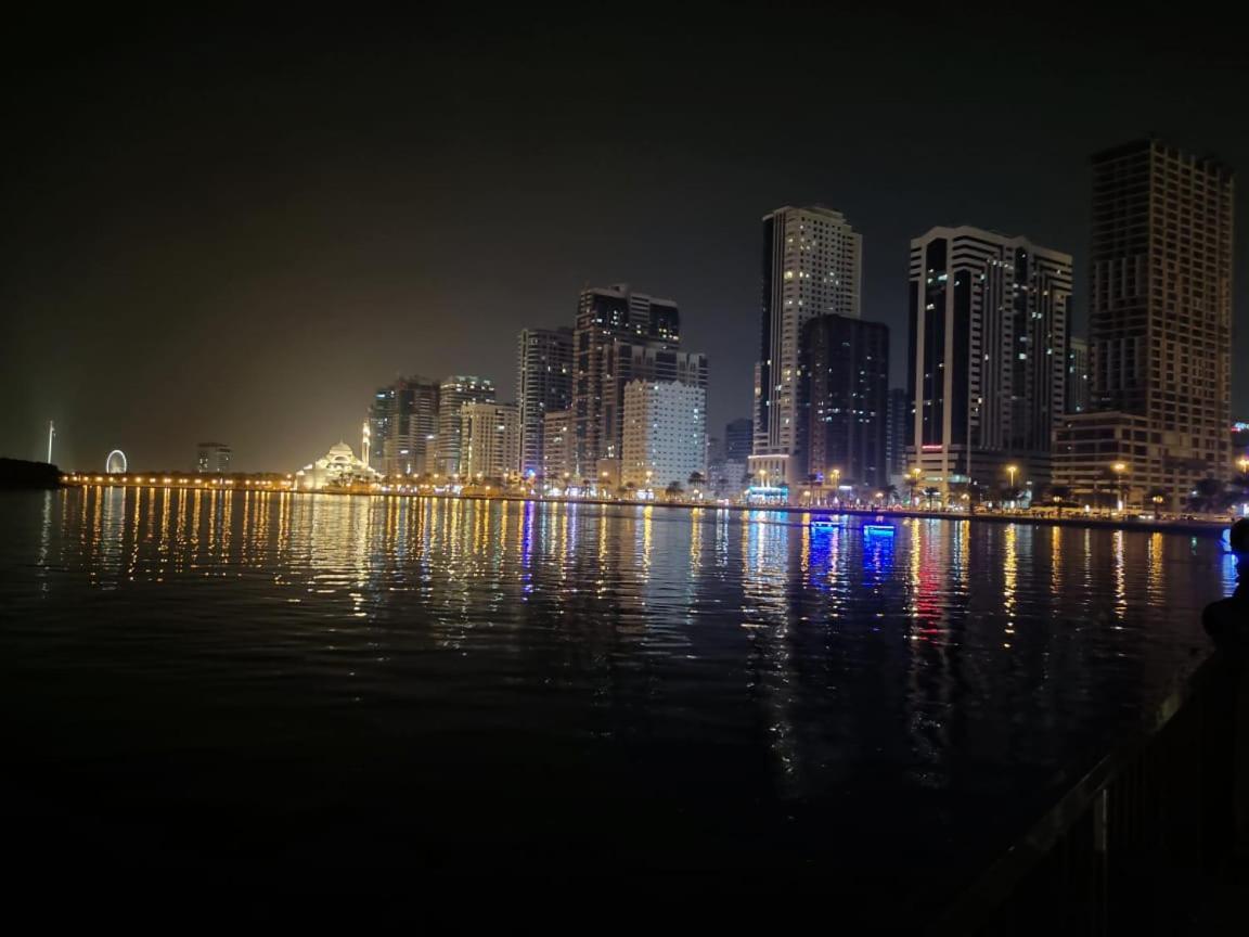 Arnim Suite - 3 Bedrooms Apartment Sharjah Ngoại thất bức ảnh