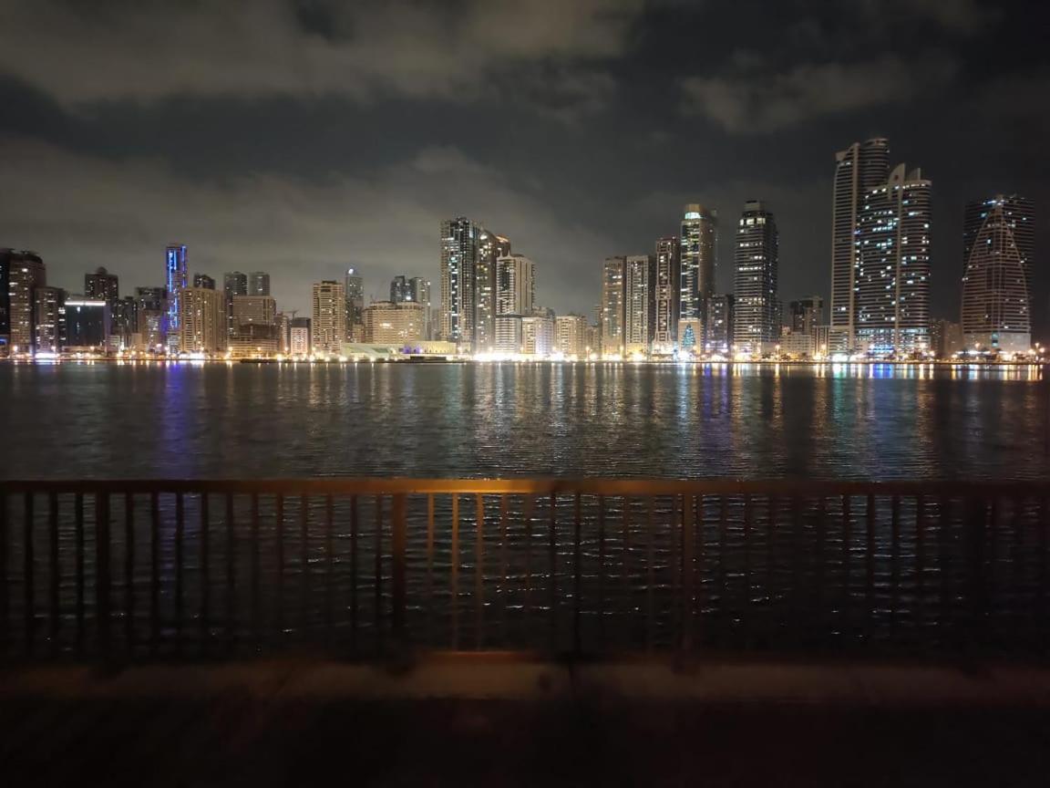 Arnim Suite - 3 Bedrooms Apartment Sharjah Ngoại thất bức ảnh